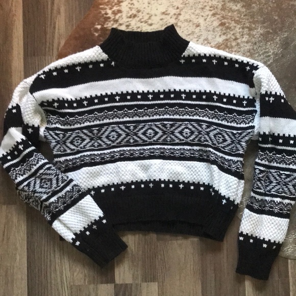 Forever 21 Sweaters - F21 cropped vintage style sweater
